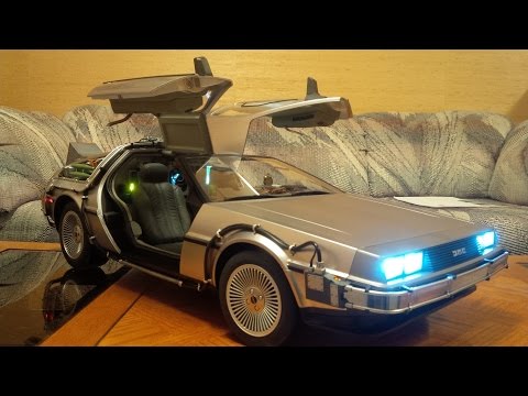 Hot Toys Back to the Future DeLorean 1/6 Scale