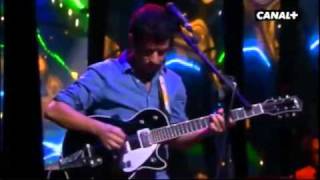 Manel - English Subtitles - Criticarem les noves modes de pentinats.