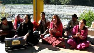 SHIVA SHAMBO SHANKARA Bhajan Mukandi Lal In Gufa Haidakhan Babaji India Ashram