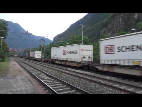 QUADRUPLA TRAZIONE  BLS.  CON CARRI MERCI IN TRANSITO A VARZO. 22 - 6 - 2014.