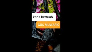 Download lagu Merawat pusaka keris tua, #shorts #kerisbertuah. GUS MUAWAFIQ mp3