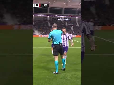Tá rolando grappling no futebol agora? HAHAHAHA