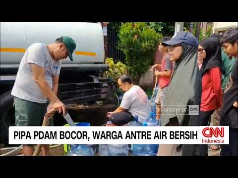 Pipa PDAM Bocor, Warga Depok Antre Air Bersih