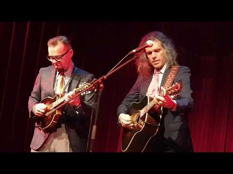 LOS HERMANOS CUBERO_"La entradilla" (de Agapito Marazuela)