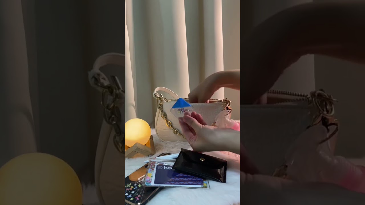 Watch video White shoulder bag with gold chain ✨ Now White shoulder bag with gold chain ✨