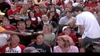 [分享] 高尺圖書館 學生帶筆電在球場趕期末報告