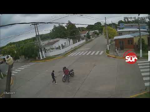 VIDEO: CHOQUE ENTRE UN AUTO Y UNA MOTO EN RIO PIEDRAS -SALTA
