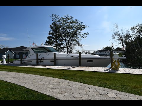 Tiara-yachts 4400-SOVRAN video