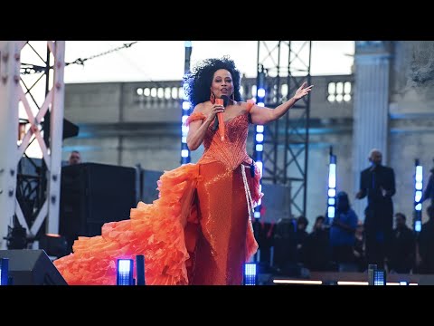 Diana Ross Performs Live in Times Square — A Legendary New Year’s Eve Moment