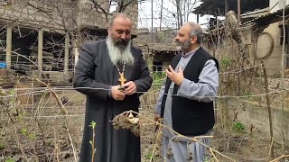 Տավուշի թեմի առաջնորդը ծանոթանում է այգեգործության գաղտնիքներին