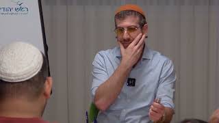 עין טובה בעומק המשבר - ארז רומס (ראש יהודי - מרכז למודעות עצמית) - התמונה מוצגת ישירות מתוך אתר האינטרנט יוטיוב. זכויות היוצרים בתמונה שייכות ליוצרה. קישור קרדיט למקור התוכן נמצא בתוך דף הסרטון