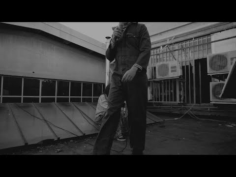 Topi con le ali - CON UN PUGNO VERSO IL CIELO (official video)