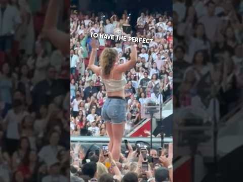 She stood on her boyfriend’s shoulders at the Taylor Swift Eras Tour concert ???? #shorts #taylorswift