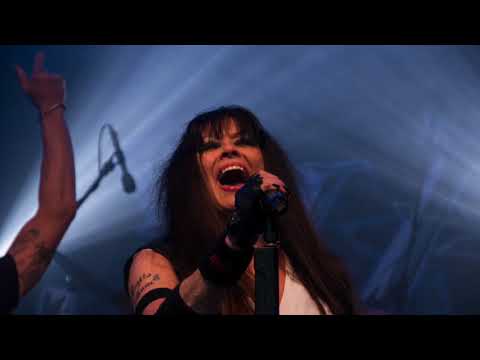 Waiting For The Wind / Jutta Weinhold