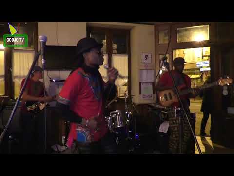 MAX ADIOA live à Château Meillant