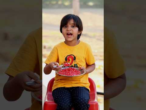 Mansi Anar 🍎 Kha Ke plate saaf kar deti hai #shorts #pomegranate #maa #funny