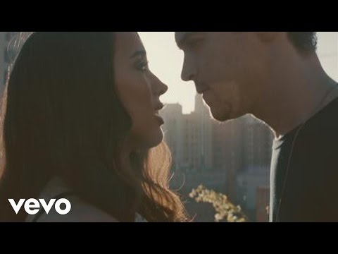 Alex & Sierra - Scarecrow (Video)