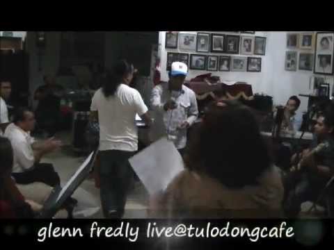 Glenn Fredly live  (Tulodong Cafe)