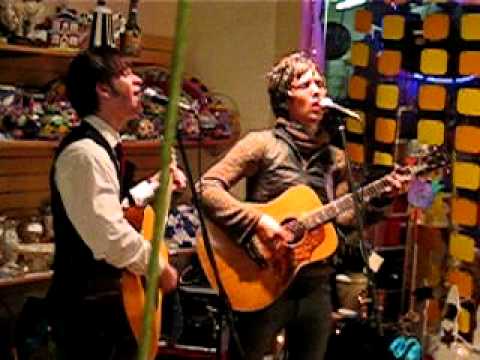 Robin Pecknold & Aaron Mannino play Radiohead