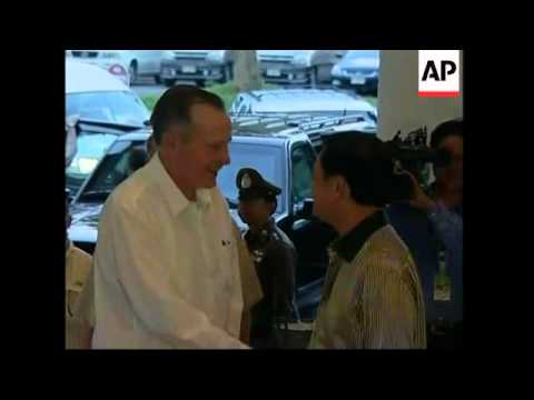 Bush Snr and Clinton at wreath laying in tsunami and presser