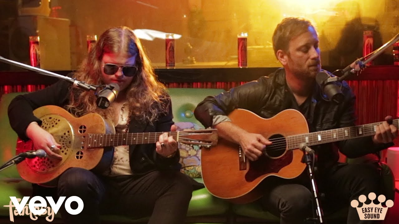 Marcus King & Dan Auerbach - Beautiful Stranger (Acoustic at Easy Eye Sound) - YouTube