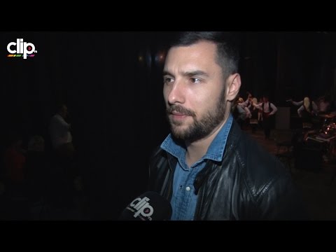 "Ova teta što je izbacila grudi..." Ovako pevač ćerki objašnjava starlete