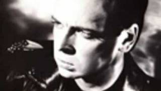Gary Numan-Voix-My Slow Atmosphere Music Cover