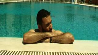 El Guincho "Bombay" Videoclip UA
