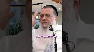 "בחורות ניגשות אליו – בלאגן שלם מה שהלך שם" (הרב יגאל כהן) - התמונה מוצגת ישירות מתוך אתר האינטרנט יוטיוב. זכויות היוצרים בתמונה שייכות ליוצרה. קישור קרדיט למקור התוכן נמצא בתוך דף הסרטון