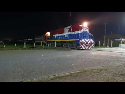 Alco Rds- 16 (8260) con un Tren Mixto Cargado de N.C.A a su paso por "Beltrán" en plena noche 🚂🌃🇦🇷