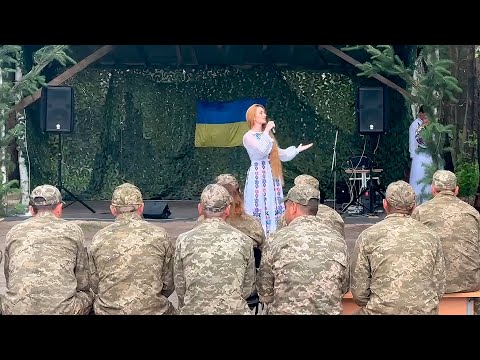 Ярослава Руденко співає для Воїнів 🇺🇦 пісні «Слава нашим ЗСУ» та «Всипте, хлопці…»