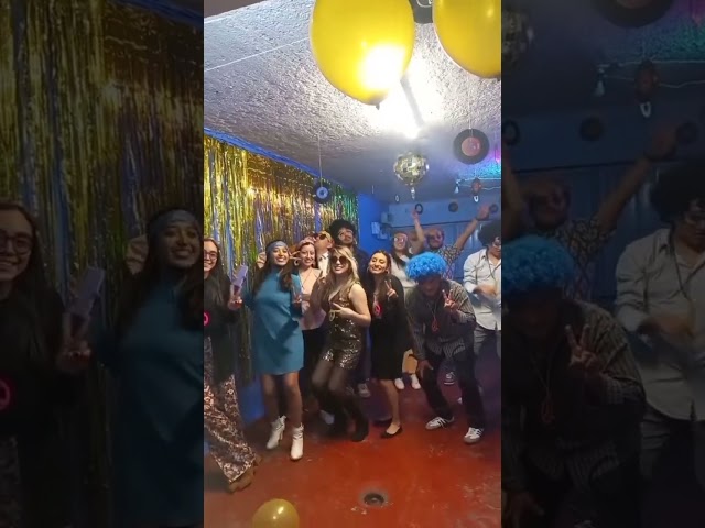 Vídeo relacionado con Edición limitada de 1970 con temática de cumpleaños 54 Sudadera