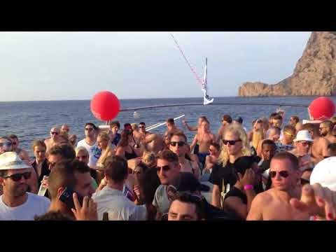 Carl Cox #playing on Float Your Boat