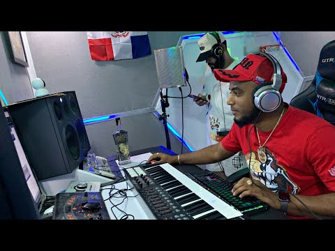 EL PROFESOR EL QUE DE PURA LOS ARTISTA URNBANO DE RD GRABANDO SU PRIMER DEMBOW DONDE LEORD