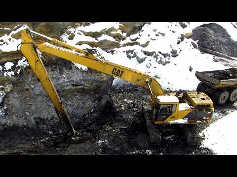 Caterpillar 350L Loading D400D