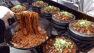 Download lagu 돌짜장 Amazing Seafood Black Bean Noodles on 250℃ (482℉) Hot Stone Plate - Korean street food mp3