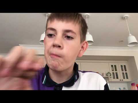 Trying Lindt Lindor Orange chocolate bar!