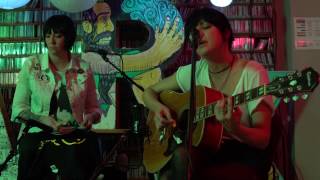 The Coathangers - Perfume (KVRX Library Session)