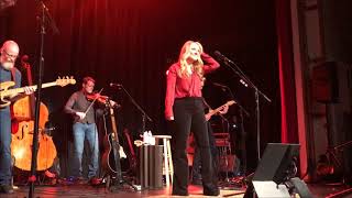 Lee Ann Womack Does my ring burn your finger