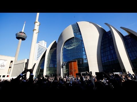 أردوغان يفتتح أكبر مسجد في أوروبا