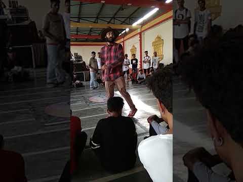 Popping dance battle