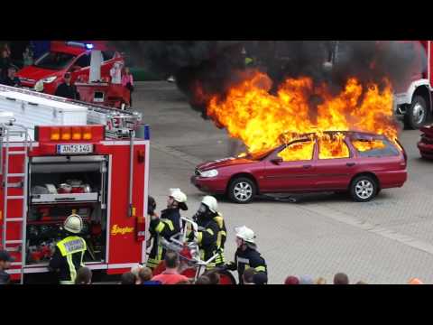 Tag der offenen Tür der FFW Ansbach - Autobrand löschen