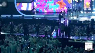 Carats Chanting SEVENTEEN at The End of The Dream Concert