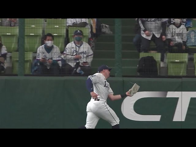 【4回表】ライオンズ・オグレディ 長い距離を走ってランニングキャッチ!! 2022年3月26日 埼玉西武ライオンズ 対 オリックス・バファローズ