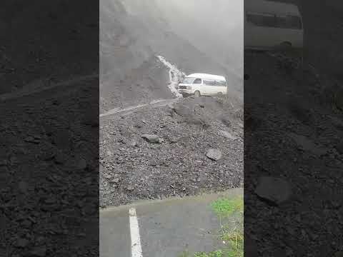 Derrumbe y Huayco en La Ruta Paucartambo __ Patria Ceja de Selva de Cuzco