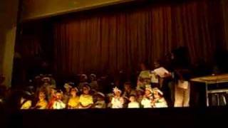 Kinder singen "Zimmetstaern han i gaern"