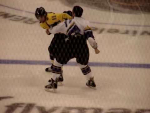 Nate Thompson vs Petr Kanko