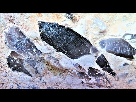 Digging Pockets of Smoky Quartz Crystals in an Abandoned Quarry | Liz Kreate Video