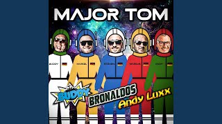 Kadr z teledysku Major Tom tekst piosenki Buddy, Bronaldos & Andy Luxx