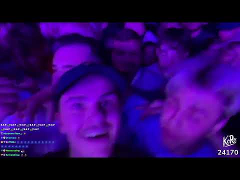 Papaplatte geht in Ski Aggus Moshpit unter